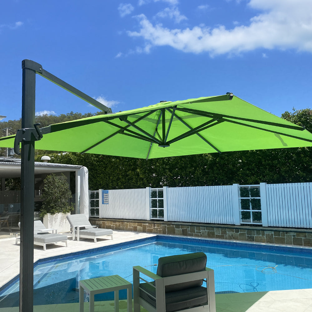 11' x 11' Cantilever Square | Umbrellas